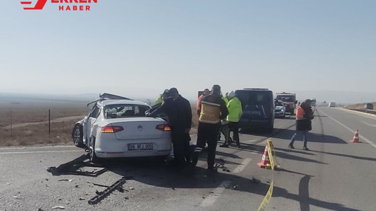 Konya'da iki aracın karıştığı kazada 2 ölü