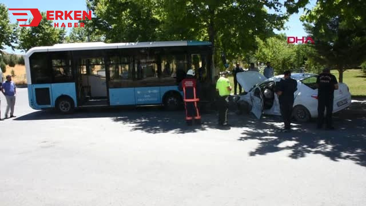 Malatya'da halk otobüsü ile otomobil çarpıştı, 7 yaralı