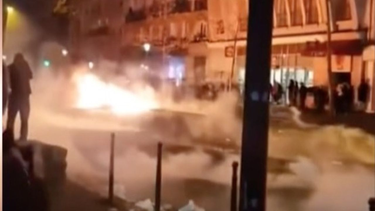Paris'teki saldırıyı protesto eden PKK yanlıları Atina'da polise saldırdı
