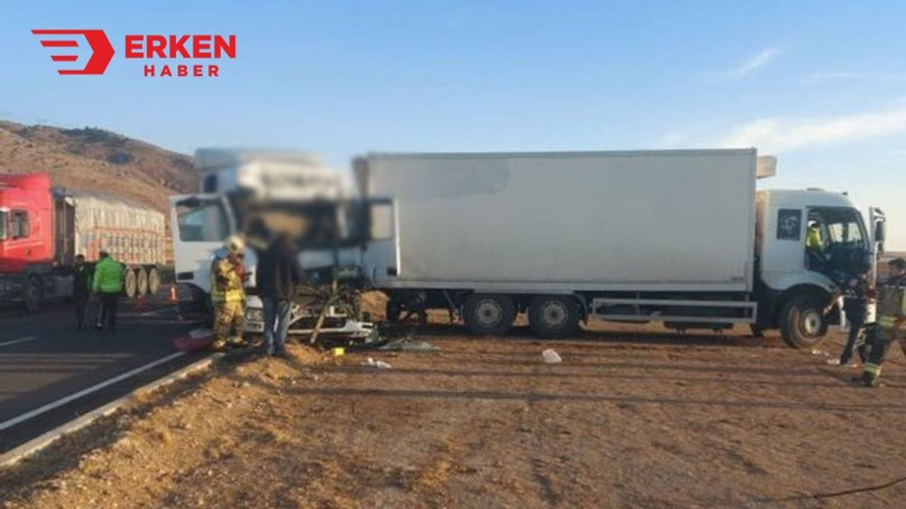 Ankara'da tırın kamyona çarptı: 1 ölü, 2 yaralı