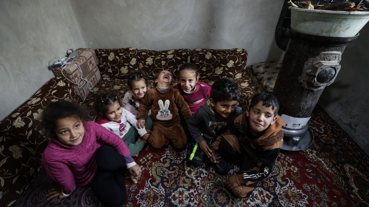 Afrin'de 40 briket ev ailelere teslim edildi