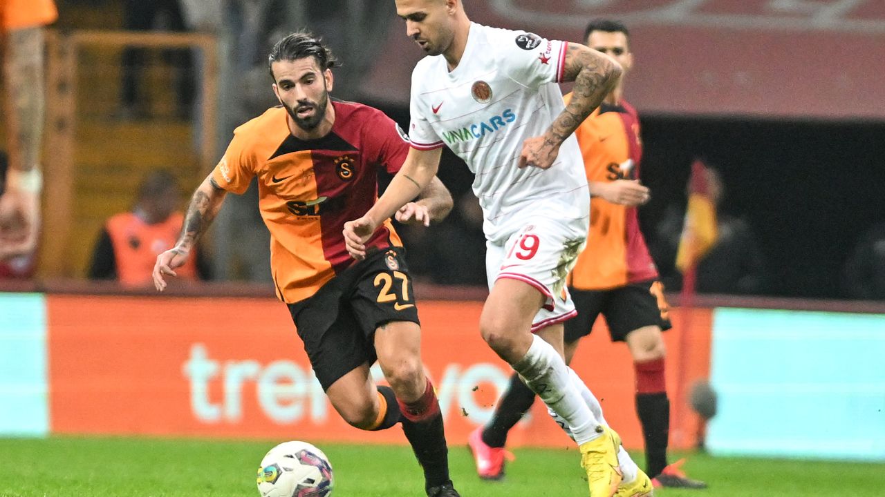 Galatasaray, Antalyaspor'u 2-1 yendi