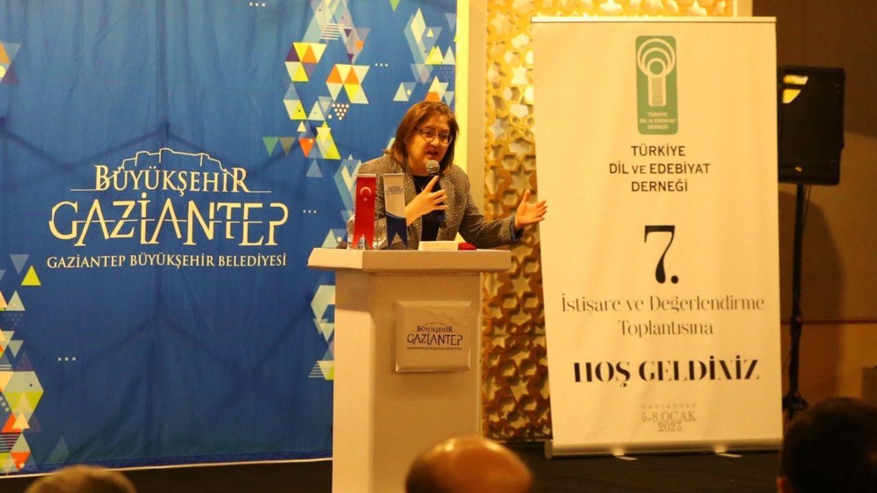 Gaziantep'te "Türkçe'nin Yeni Yüzyılı Müzakeresi" toplantısı