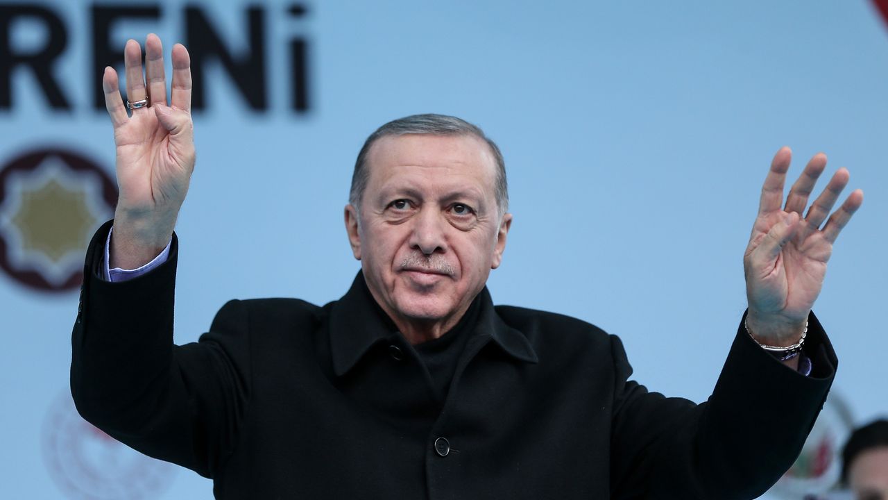 Erdoğan: "Aday çıkaramayan altılı masa, bizim adaylığımıza çamur atıyor"