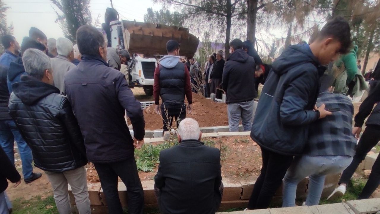 Sancaktepe'deki aile katliamında ölenler toprağa verildi