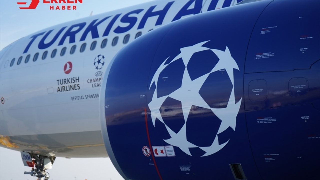 THY'nin UEFA Şampiyonlar Ligi temalı uçağı gökyüzüyle buluştu