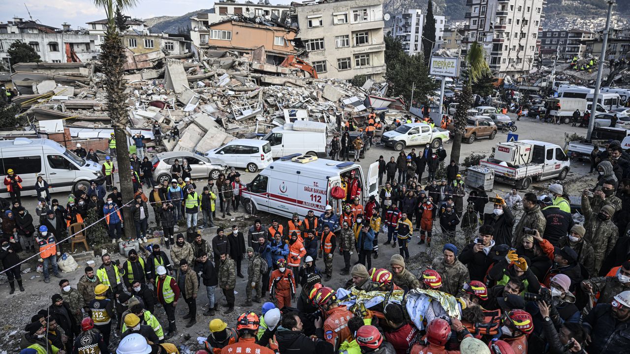 Depremde can kaybı 20 bin 937'ye yükseldi