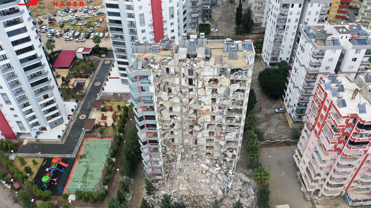 Depremde 25 bin bina yıkık ve ağır hasarlı