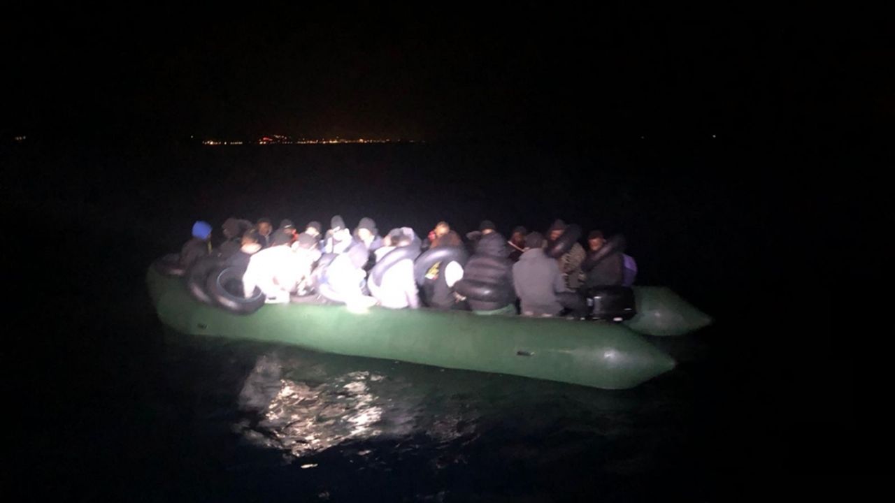 İzmir ve Muğla açıklarında 71 göçmen yakalandı