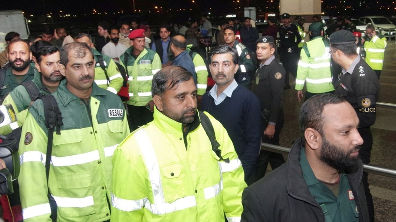 Pakistan Türkiye’ye arama kurtarma ekipleri gönderdi