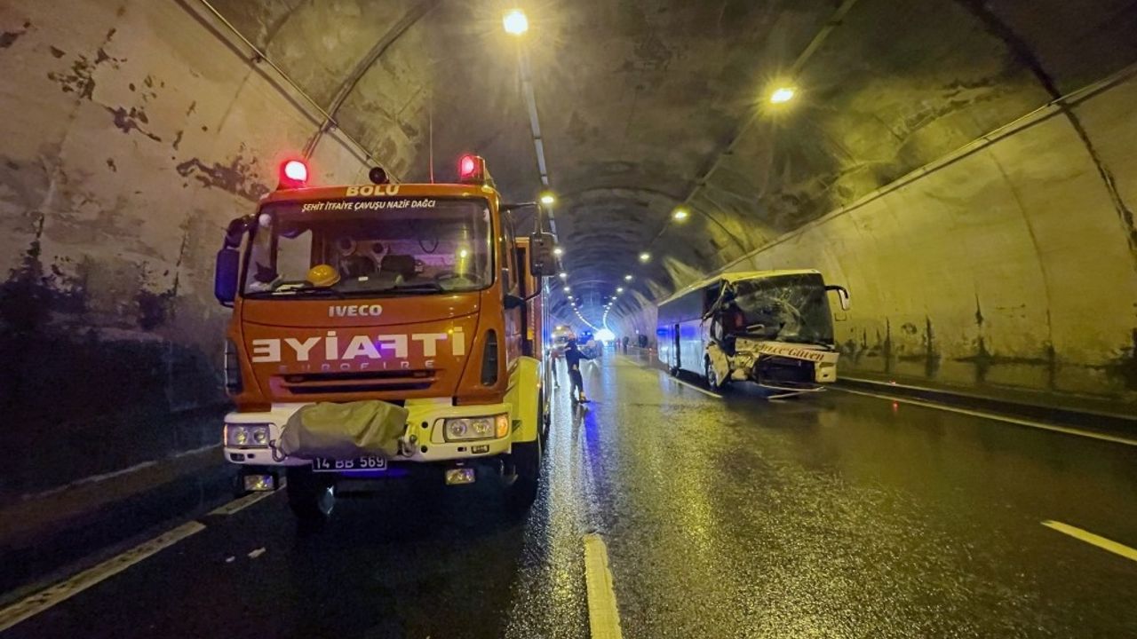 Anadolu Otoyolu'nda zincirleme trafik kazasında 1 kişi öldü, 6 kişi yaralandı