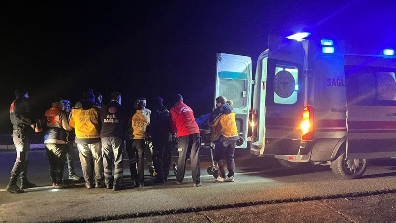 Balıkesir'de otomobil devrildi: 1 ölü, 3 yaralı