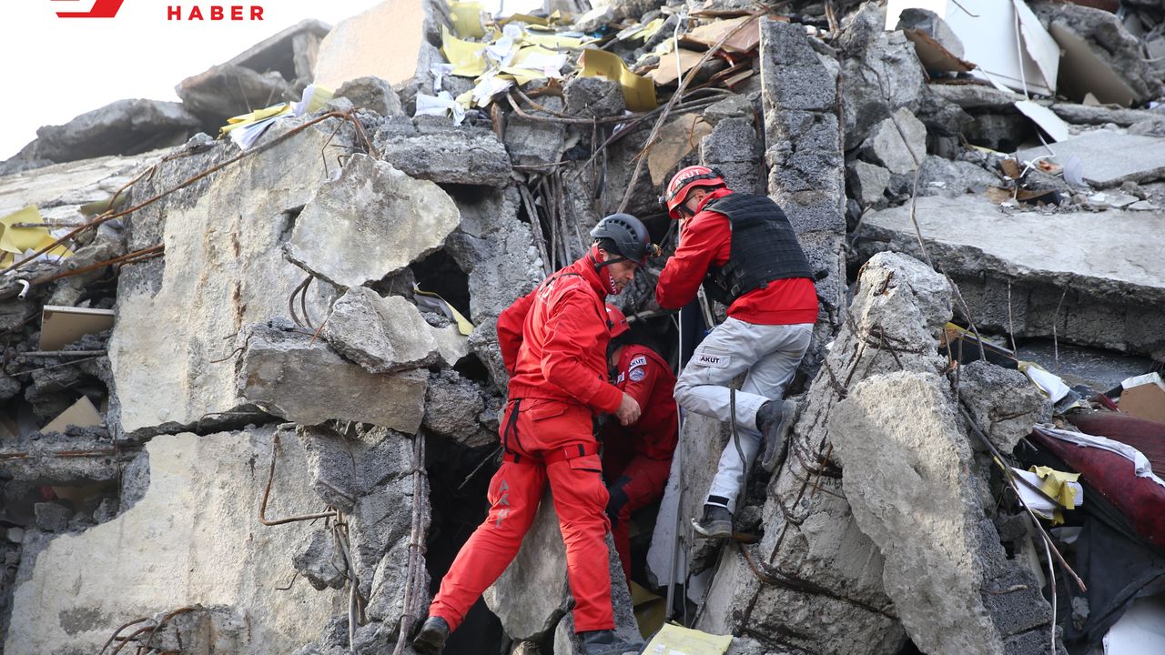 Depremin bilançosu: 1651 ölü, 11 bin 119 yaralı