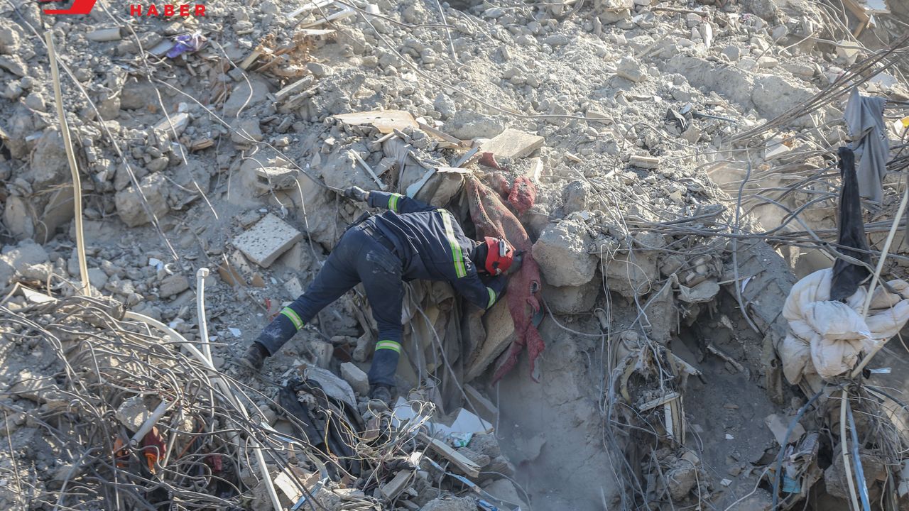 Depremde can kaybı 38 bin 44'e yükseldi