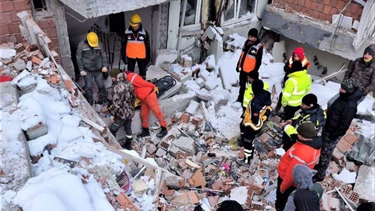 Depremde can kaybı 18 bin 991'e yükseldi