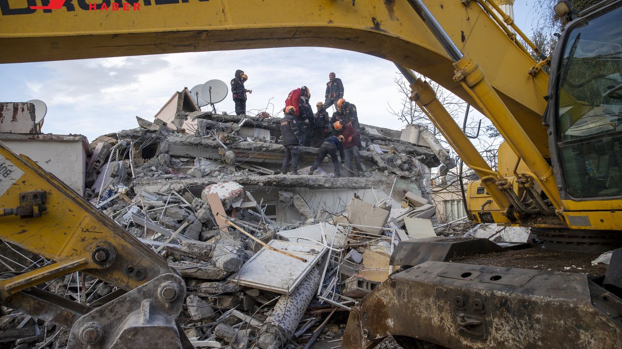 Diyarbakır'daki hasarlı binaların yıkımı durduruldu, keşif yapılacak
