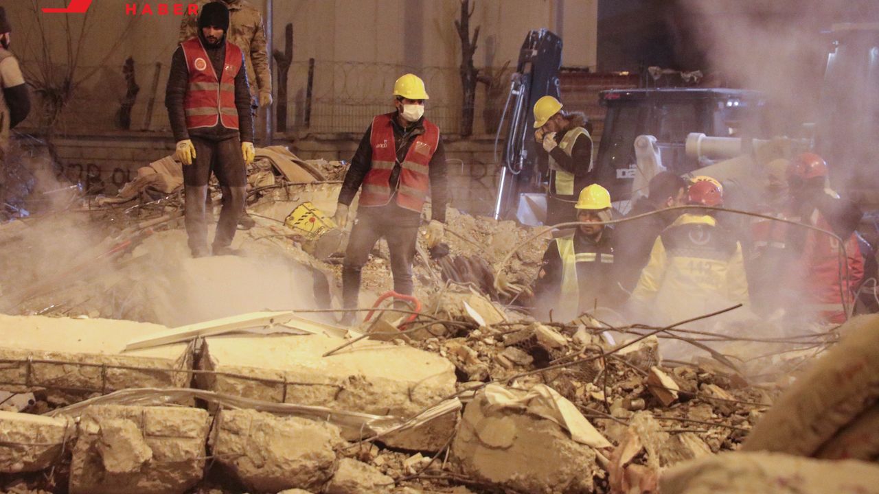 Depremde yıkılan Galeria Sitesi'nin müteahhidi tutuklandı