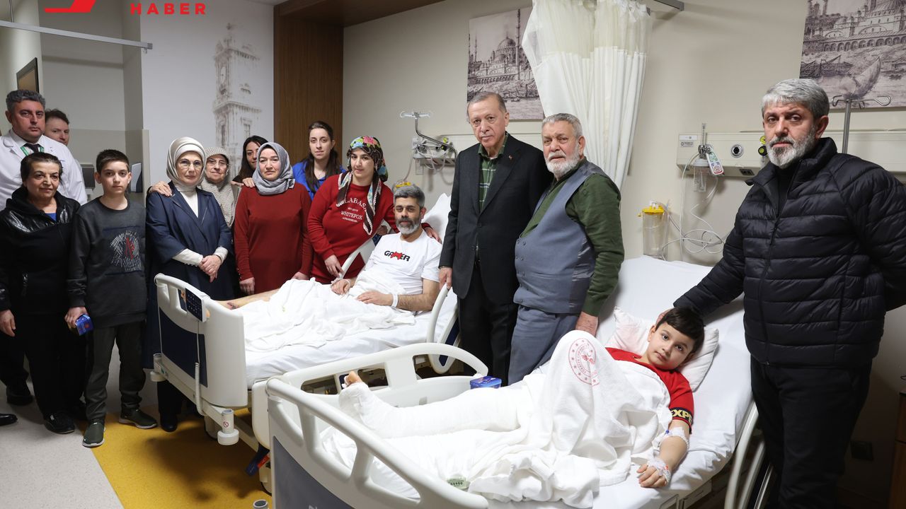 Erdoğan, depremzedeleri hastanede ziyaret etti
