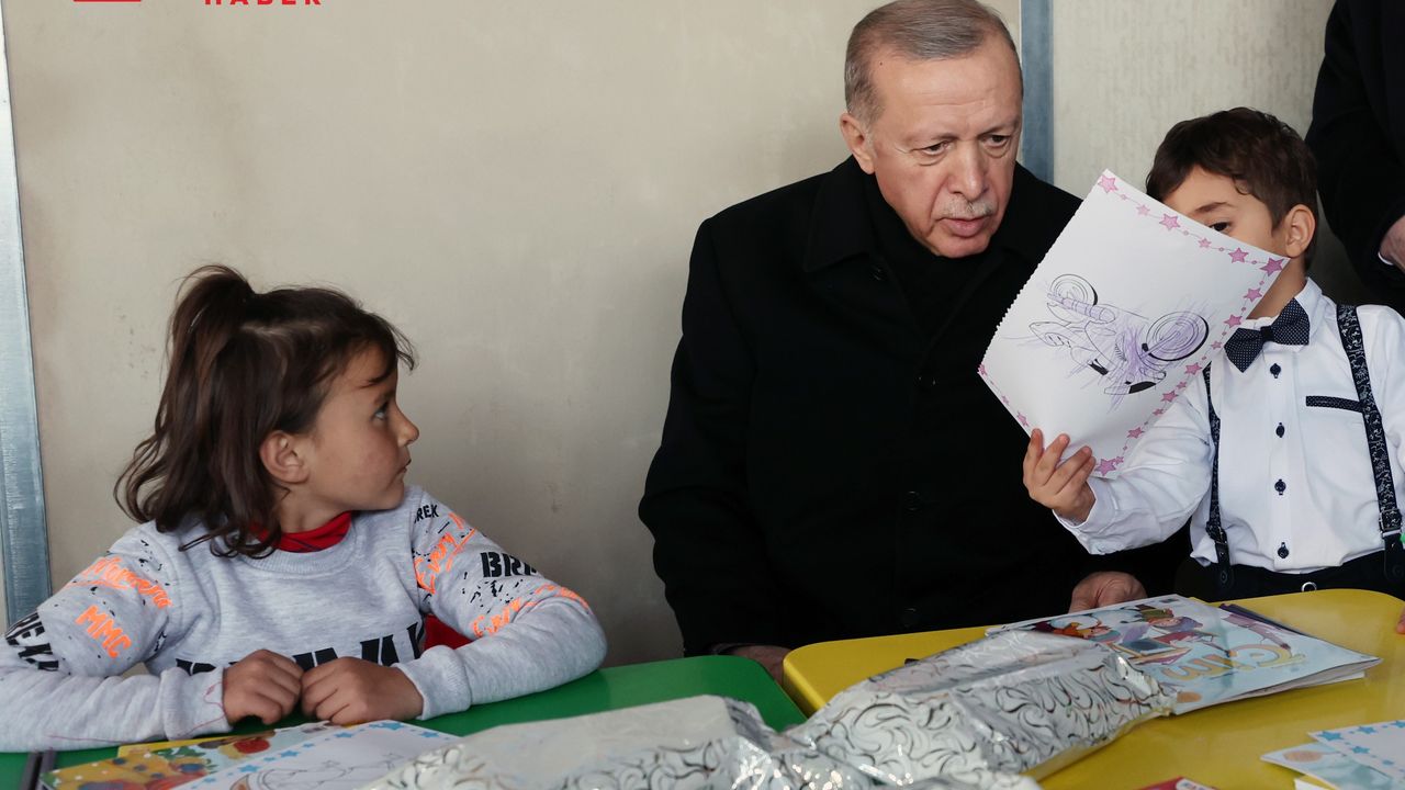 Erdoğan, Nurdağı'nda depremzedeleri ziyaret etti