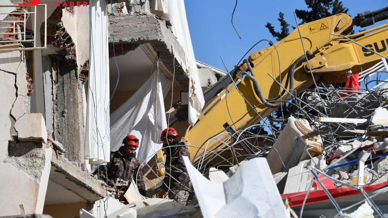 Ağır hasarlı 50 bin binanın acil yıkılması gerekiyor