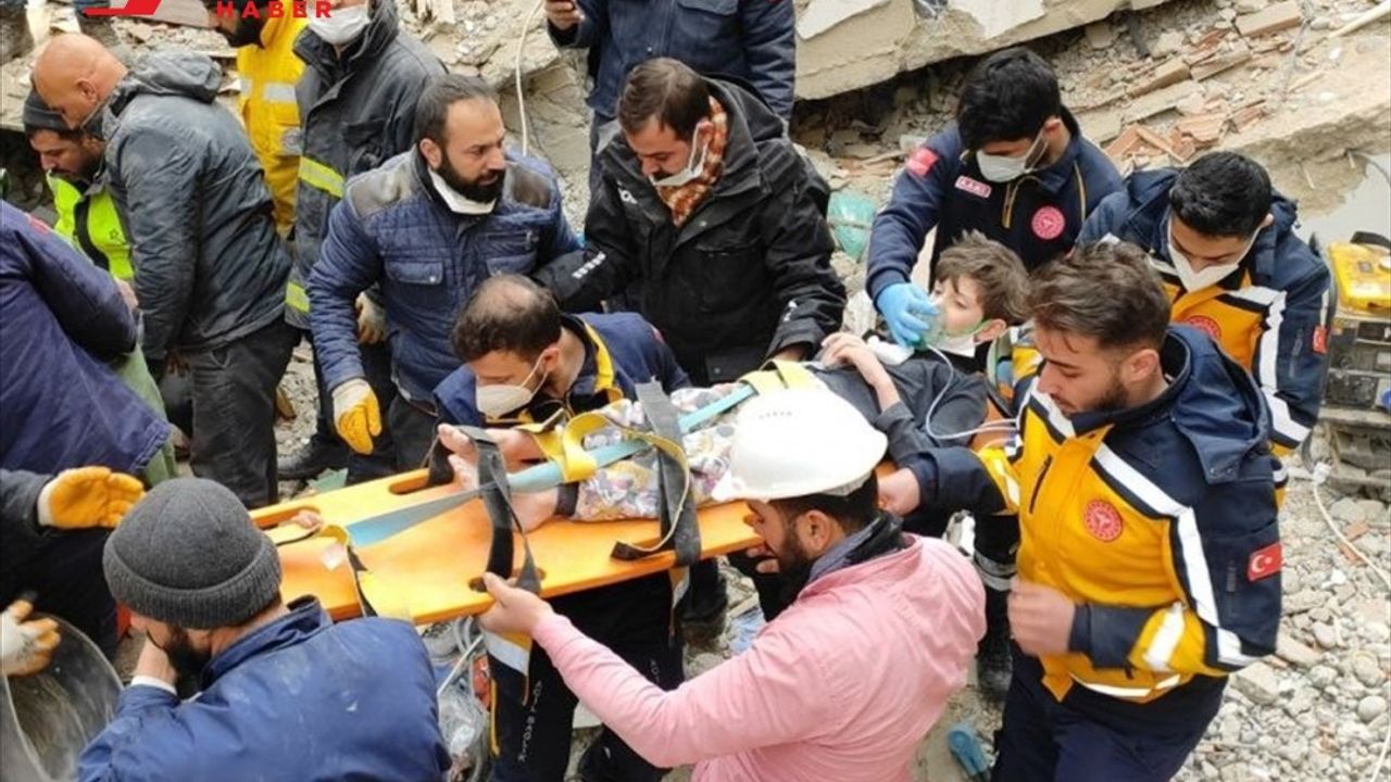 Gaziantep ve Malatya'da 105 saat sonra 3 kişi kurtarıldı