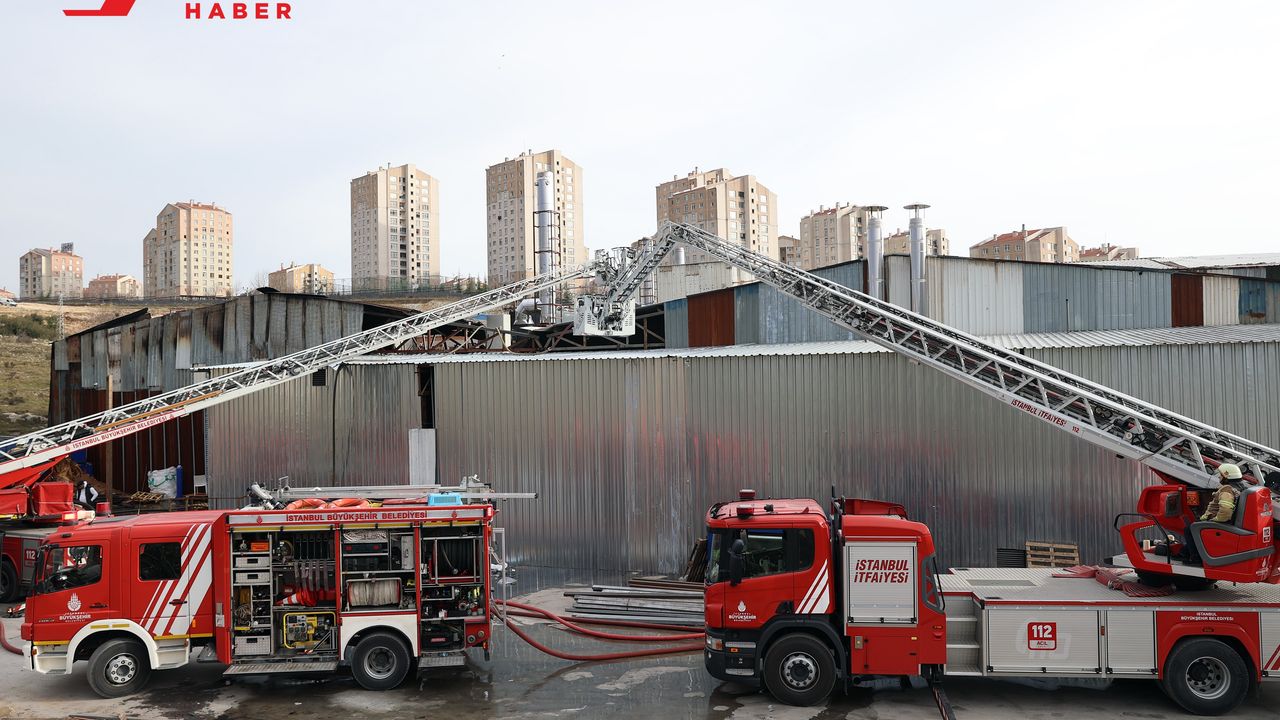 Başakşehir'de tekstil fabrikasında çıkan yangın söndürüldü
