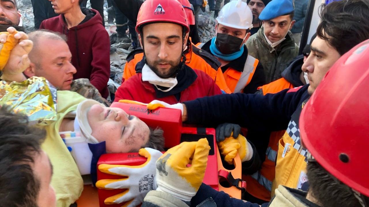 Depremden 182 saat sonra bir çocuk kurtarıldı