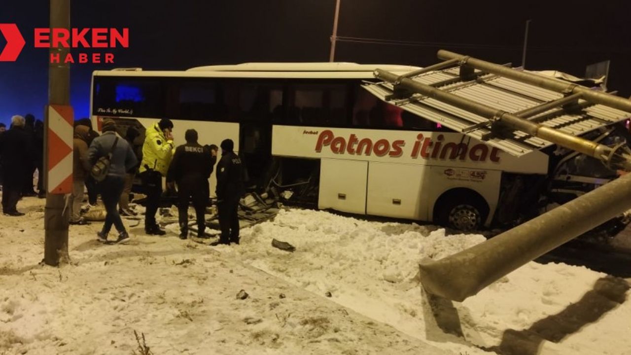 Konya'da yolcu otobüsü bariyerlere çarptı: 25 yaralı