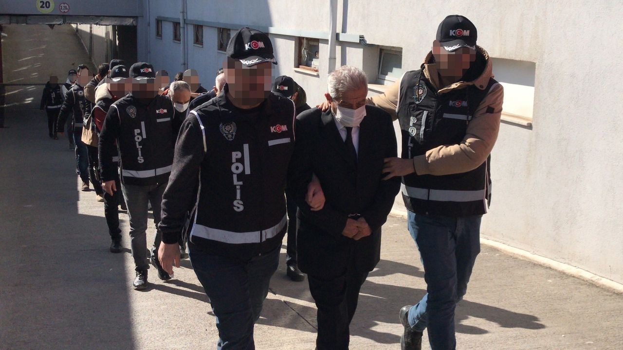 Kahramanmaraş'ta yıkılan binalara ilişkin 3 kişi tutuklandı