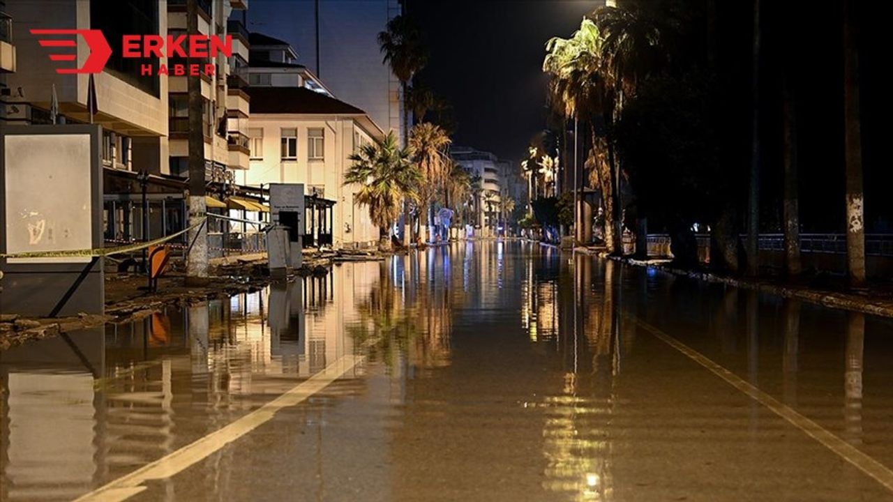 İskenderun'da deniz yükseldi