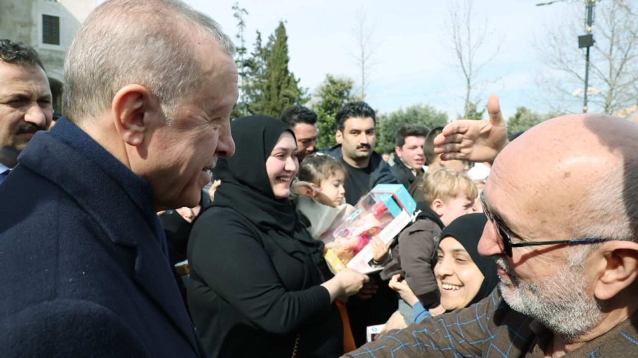 Erdoğan, Fatih'te esnafı ziyaret etti