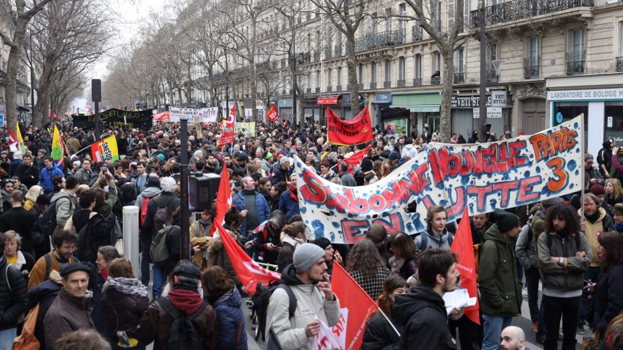 Fransa'da polis göstericilere müdahale etti: 70 gözaltı