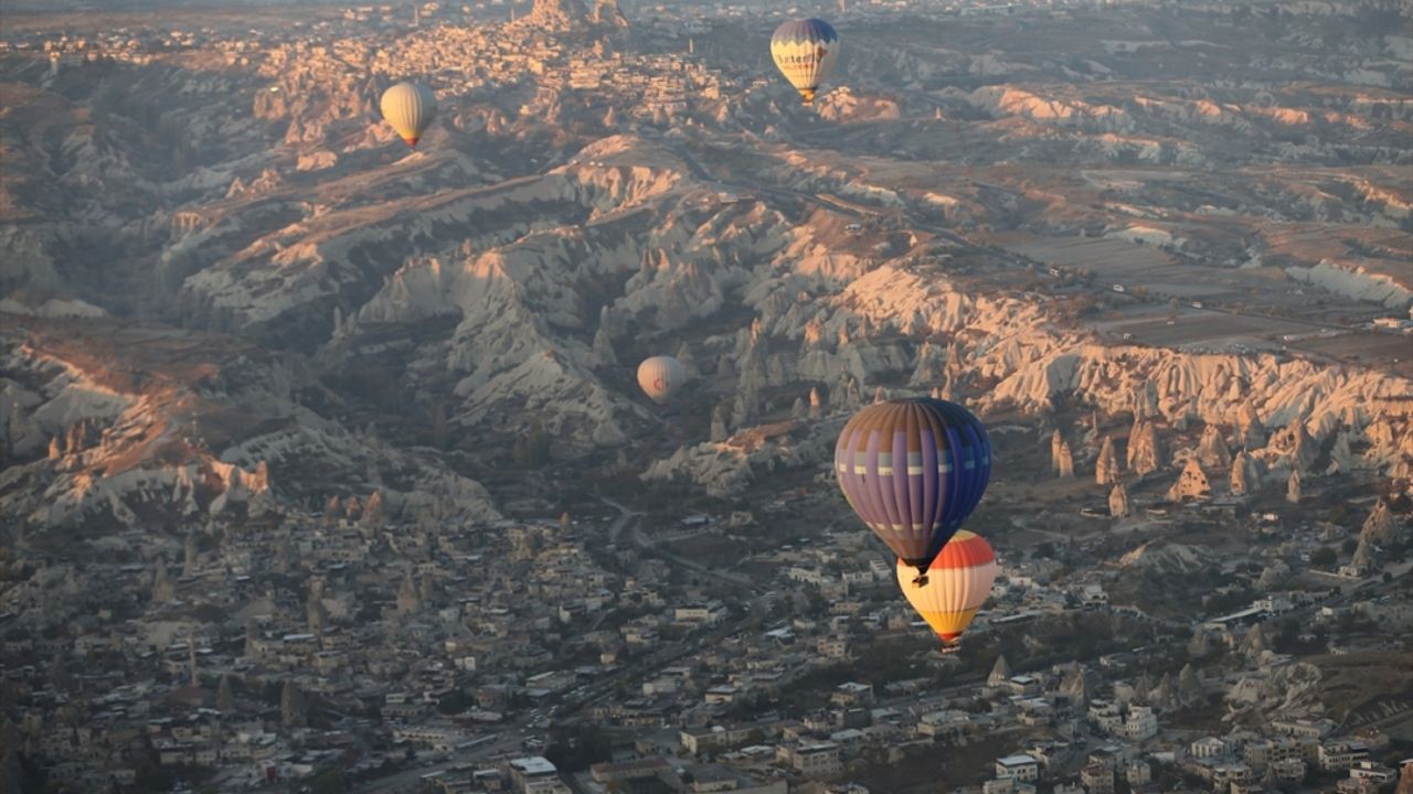 Kapadokya'yı 11 bin turist gökyüzünden izledi