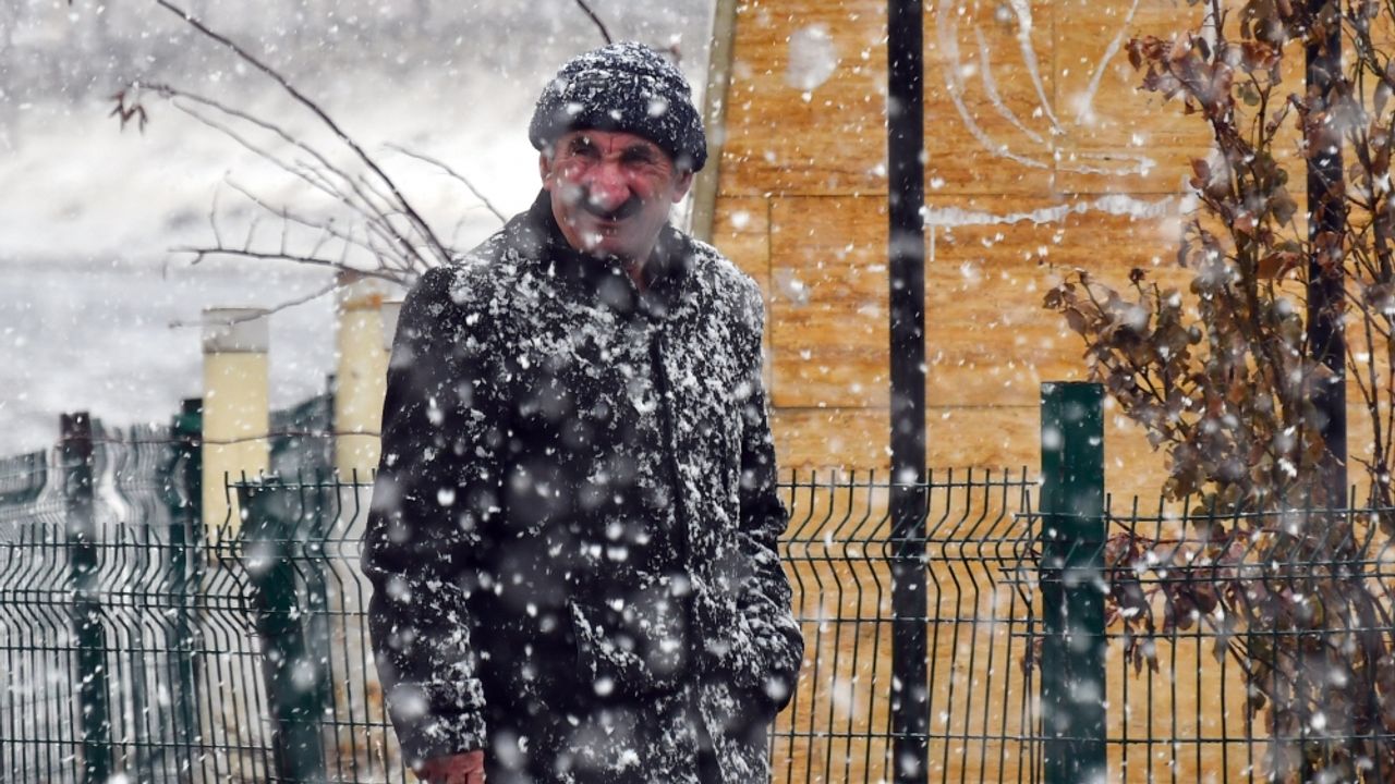 Kars ve Ardahan'da kar başladı