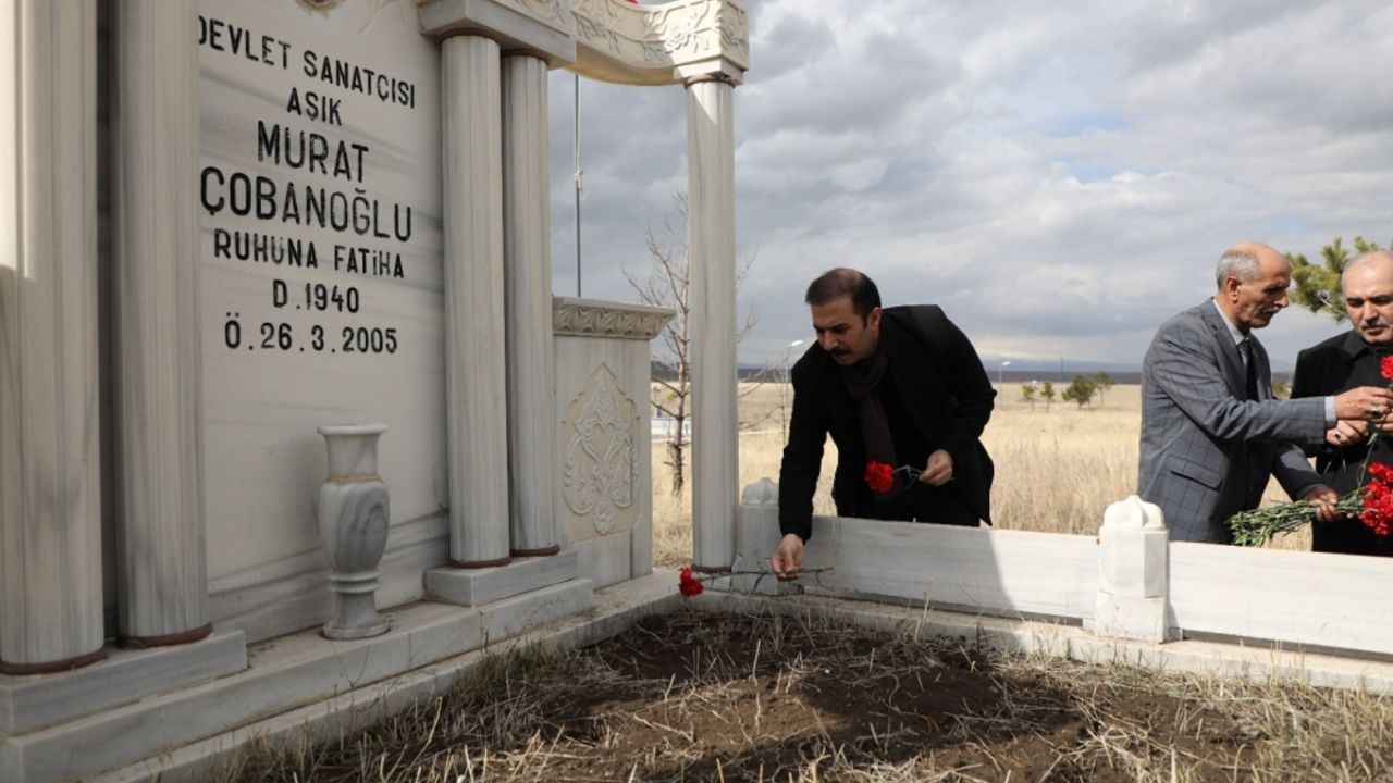 Murat Çobanoğlu, mezarı başında anıldı