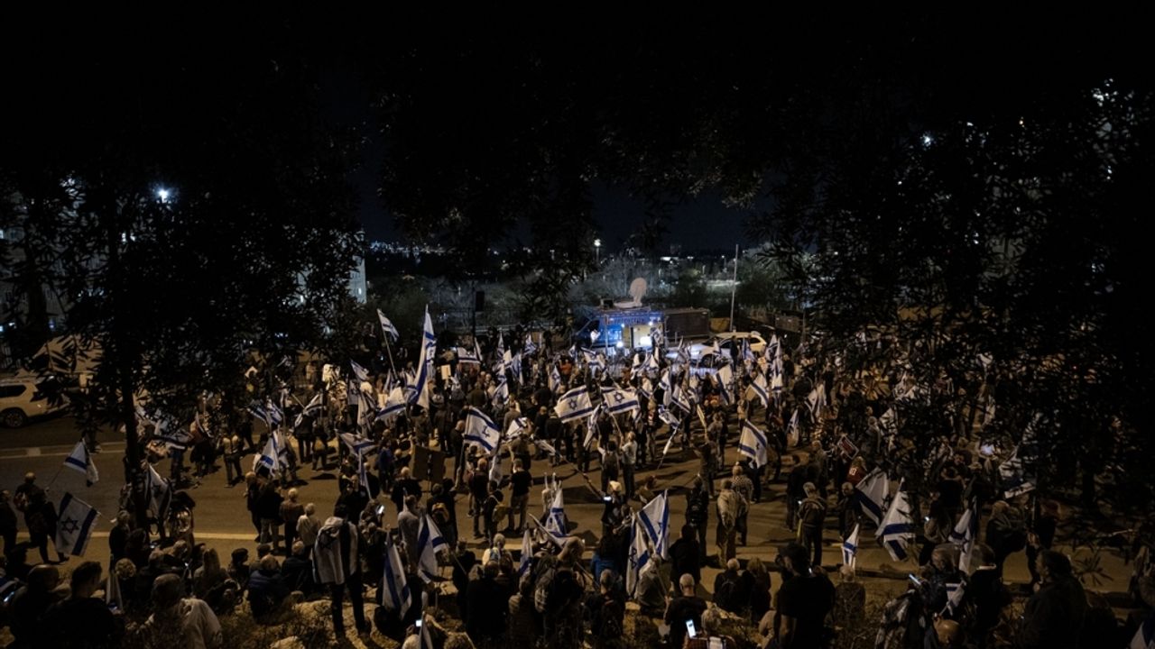 Netanyahu hükümeti protesto ediliyor