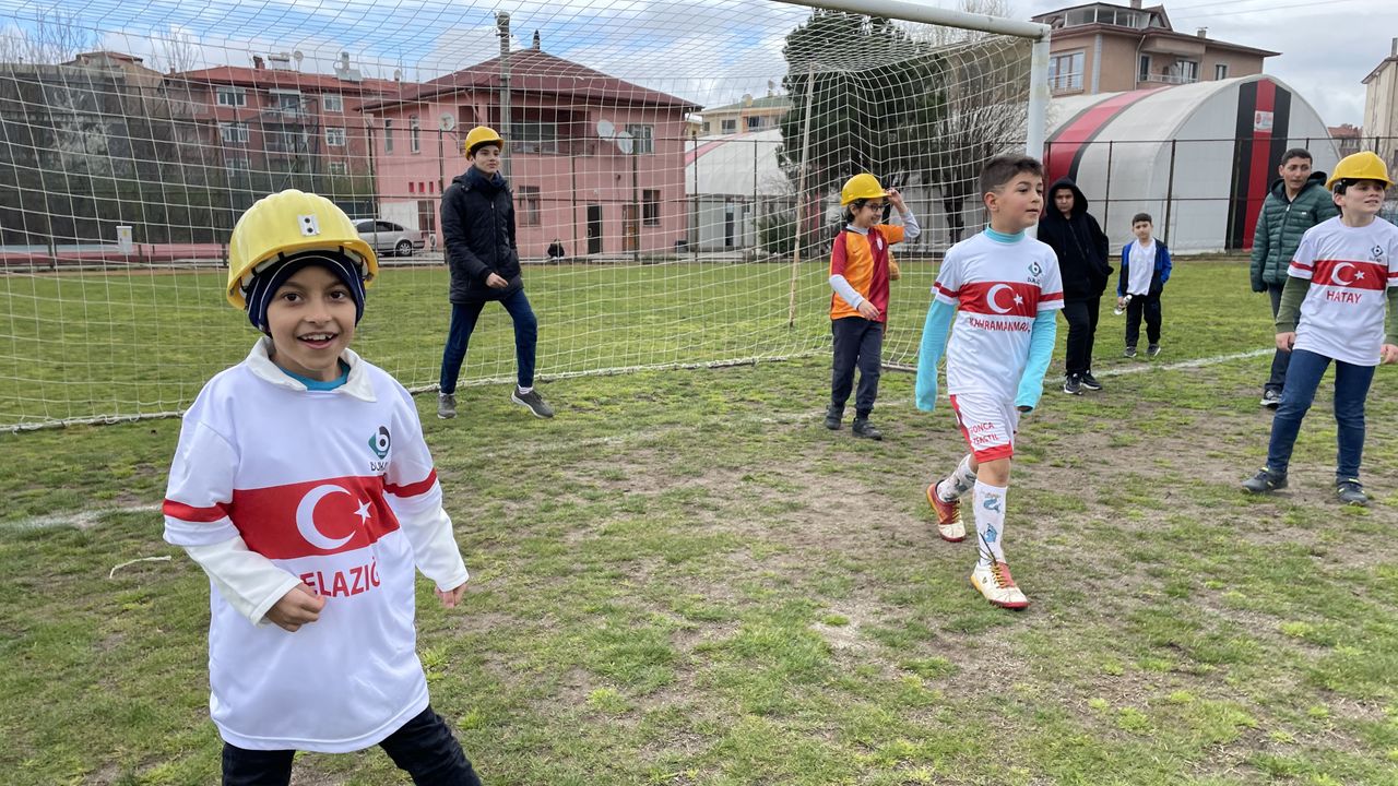 Depremzede çocuklar Bartınspor ile maç yaptı