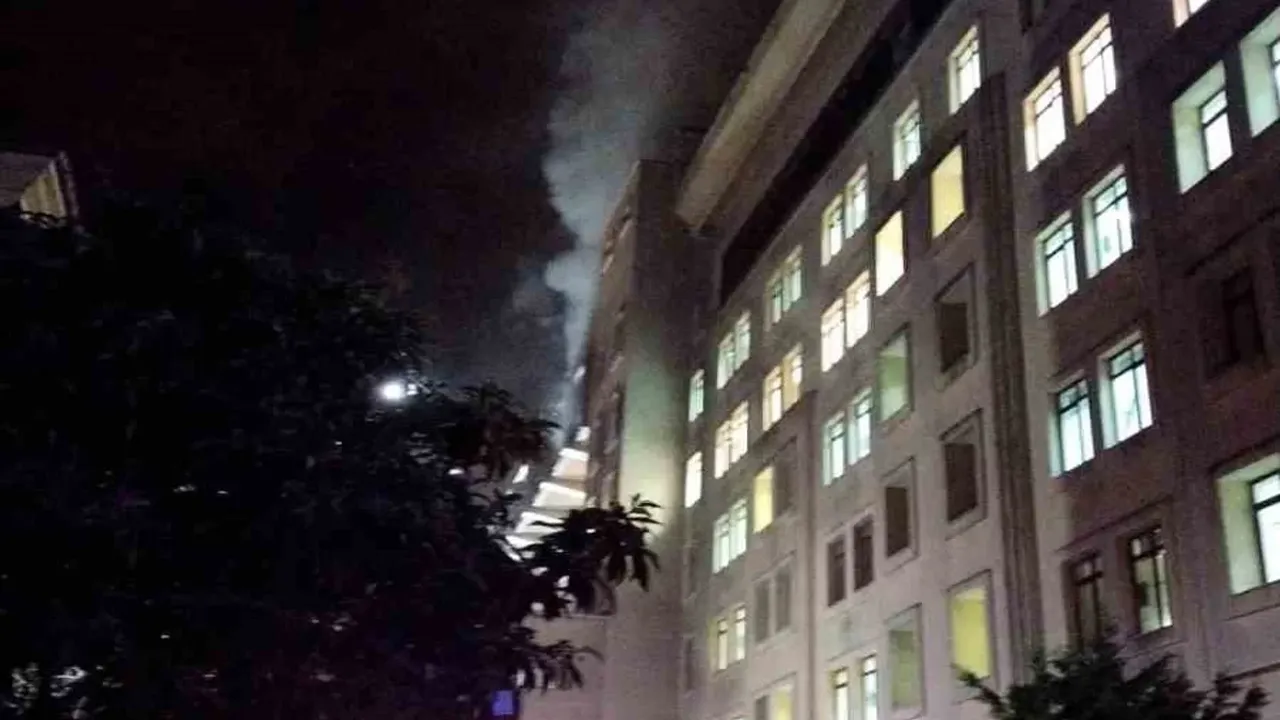 Üsküdar'da korkutan hastane yangını!