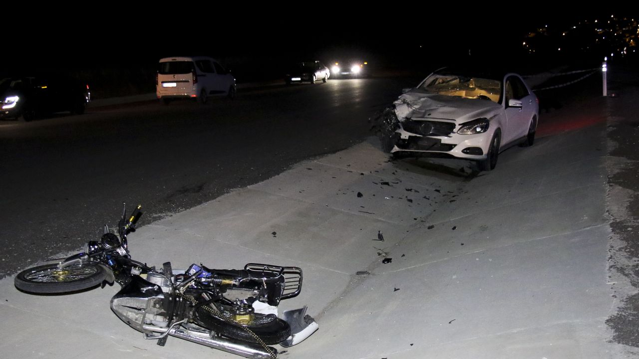 Uşak'ta alkollü sürücünün çarptığı motosikletteki 2 kişi öldü