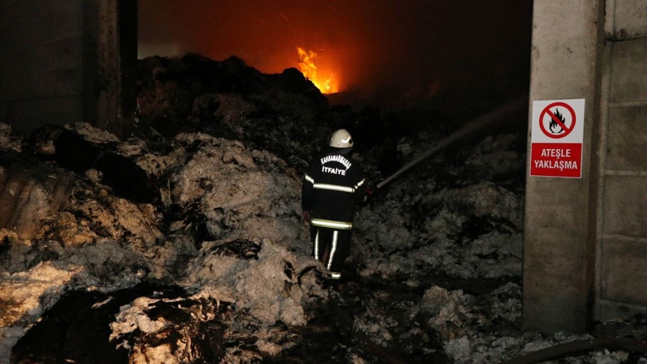 Kahramanmaraş'ta tekstil fabrikası yandı