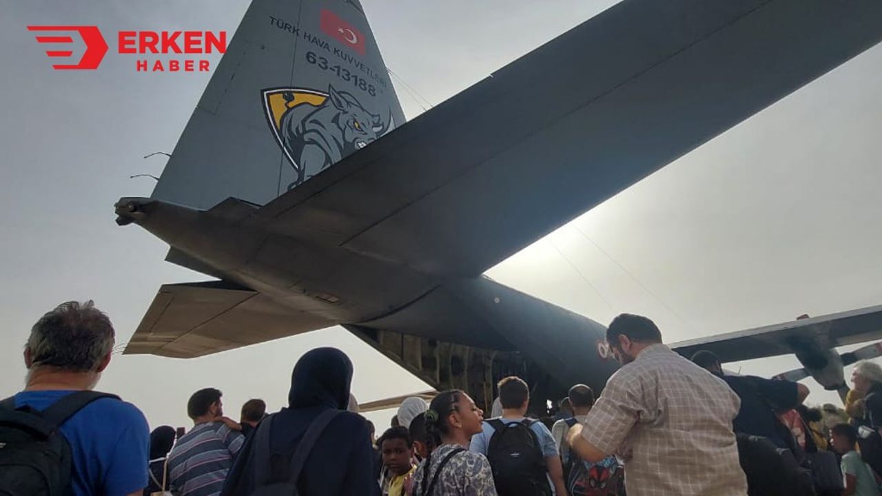 Sudan'da tahliye uçağımıza ateş açıldı