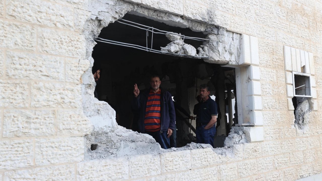 İsrail ordusu evi patlayıcıyla yıkıp 4 Filistinliyi yaraladı