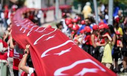 Büyük Zafer'in kazanıldığı topraklarda 3 bin 743 metrelik Türk bayrağı açıldı