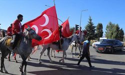 Bahçeli'yi Erzurum'da atlı ciritçiler karşıladı
