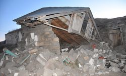 Ardahan'da deprem oldu Kars'ta 25 ev yıkıldı