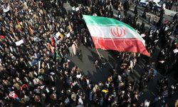 İran başörtüsü konusu üzerinde çalışıyor
