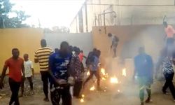 Burkina Faso’da darbe yanlısı göstericiler Fransız Büyükelçiliğine saldırdı
