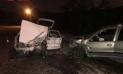 Kayseri'de arabalar kafa kafaya çarpıştı, 4'ü çocuk 5 kişi yaralandı
