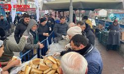 Bursa'da Rizeliler derneğinin etkinliğinde 1 ton hamsi pişirildi