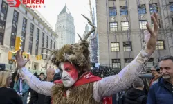 Trump'ın 'boynuzlu şaman' taraftarları sokakta